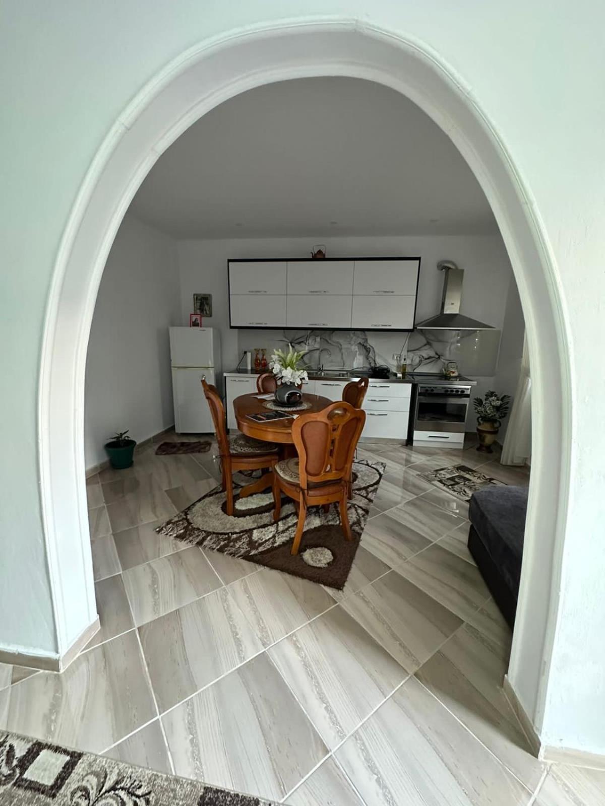 בראט Guesthouse Albi מראה חיצוני תמונה