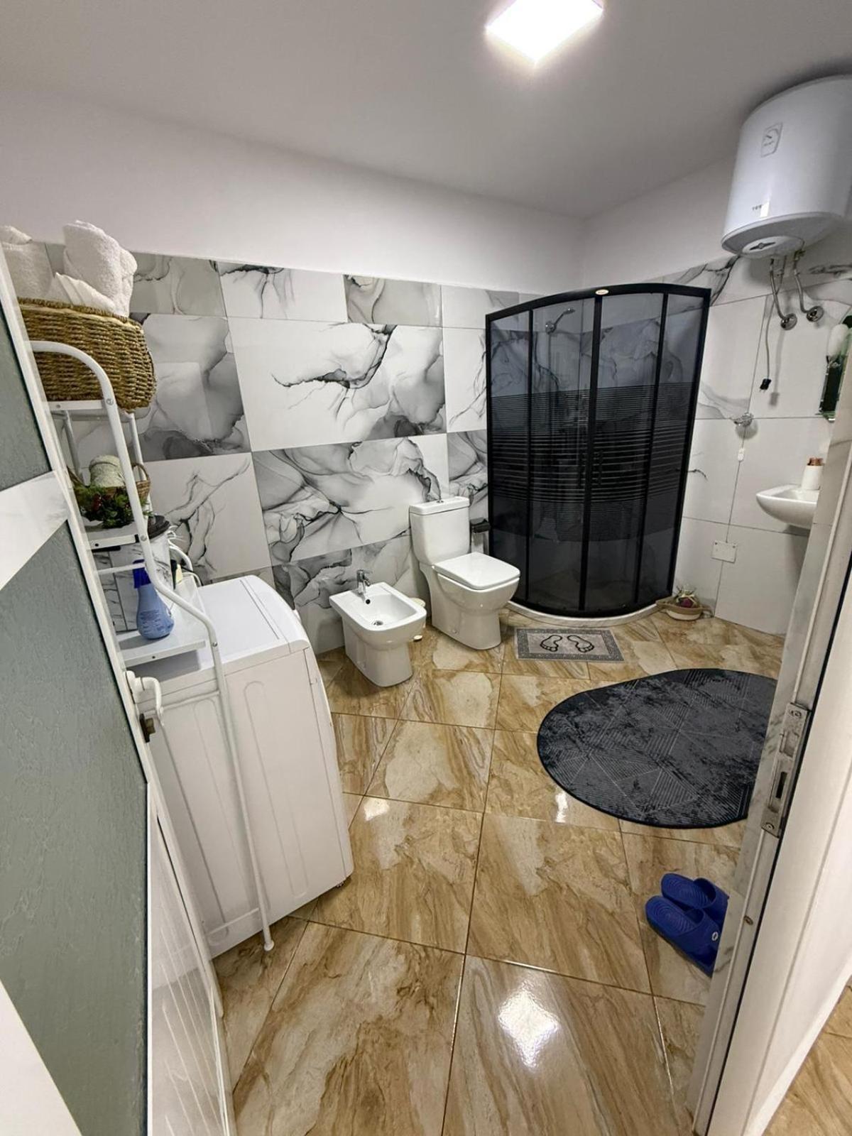 בראט Guesthouse Albi מראה חיצוני תמונה